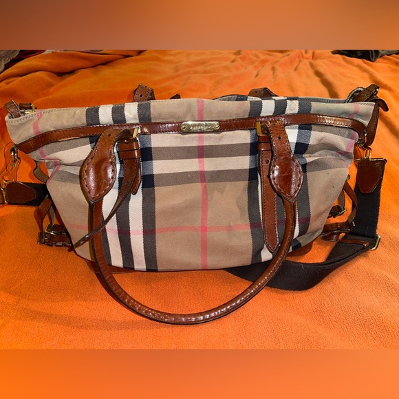 Vintage Burberry canvas and leather diaper bag with changing pad. - Picture 15 of 16